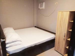 Minimalist 2 bedroom house客房内的一张或多张床位