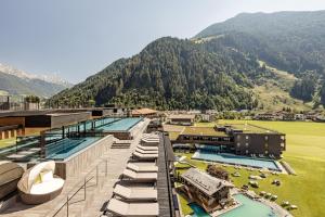 卢塔戈Alpine Luxury SPA Resort Schwarzenstein的山地度假酒店