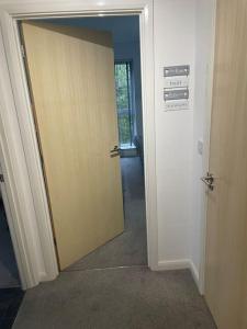 Lovely 1 Bedroom Condo in Leicester City的一间浴室