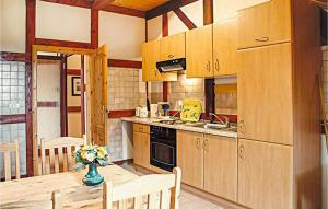 斯洛斯斯莫杰罗度假屋的厨房或小厨房