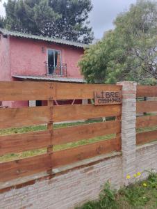拉帕洛马Nalu的房屋前的木栅栏