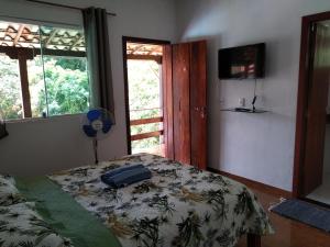 西波山Estadia cipó的一间卧室,配有一张带袋子的床
