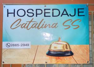 利比里亚Hospedaje CatalinaSS的一家被人看作一家卡迪纳餐馆的标志