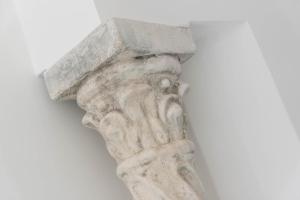 阿马尔菲Amalfi Ammorè的手的雕像,手握十字架