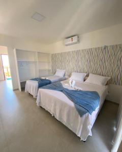 圣米格尔-杜戈斯托苏Aloha Gostoso的卧室内两张并排的床