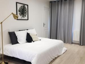 New Apartment in the Heart of Le Marais客房内的一张或多张床位