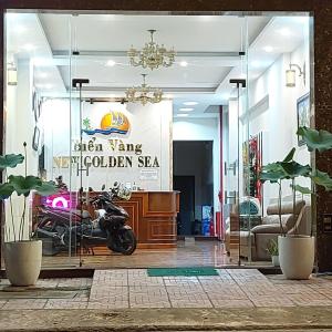 头顿Biển Vàng - New Golden Sea的存放在商店的摩托车房间