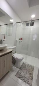 Hermoso apartamento Ciudad Pacifica的一间浴室