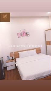 Khach san Nam Hotel客房内的一张或多张床位