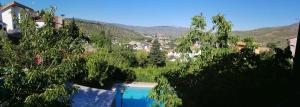Villa Spa Los Villares内部或周边泳池景观