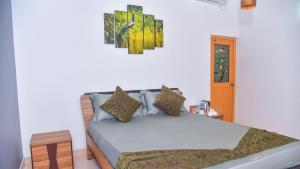 InamaluwaThe Kanit Sigiriya的卧室配有一张床