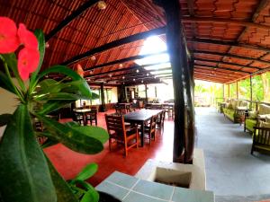 El Sueno Tropical Hotel餐厅或其他用餐的地方