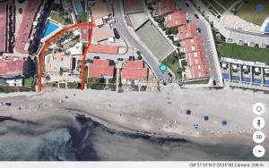 阿利坎特Excepcional Apartamento LOFT a pie de playa en CHALET ROQUETES的红线海滩地图