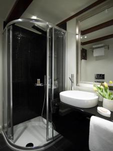 波尔图精品酒店的一间浴室