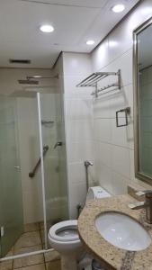 Flat Luxo Duas Suítes Santos的一间浴室