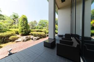 山中湖村富士山の見える全室個室サウナ付旅館 しずく的花园景屏风门廊
