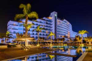 Palacio Mundo Imperial Riviera Diamante Acapulco内部或周边的泳池