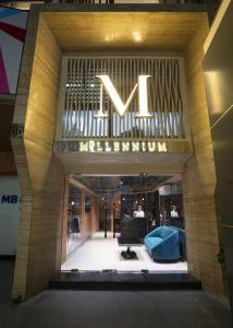 顺化Millennium Hue Hotel的享有麦迪夫姆大楼入口的景色