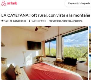 里奥塞瓦约斯LOFT LA CAYETANA, Grupo Cabaña La Triada的一间卧室设有一张床和一个大窗户