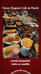 帕尔马斯103 Hotel & Flats的自助餐,包括许多不同类型的食物