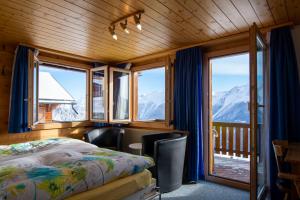 贝特默阿尔卑Chalet Weisshorn 5的山景卧室 - 带1张床