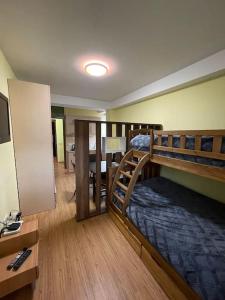 Apartment in Gudauri客房内的一张或多张双层床
