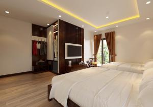 宁平Tamcoc Catalina Hotel的卧室配有一张白色大床和电视。