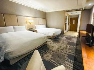 永康雀客藏居台南永康的酒店客房设有两张床和电视。