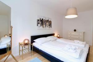 Central Vienna Charm - Comfortable 3-BR Stay客房内的一张或多张床位