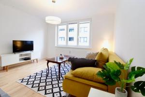 Central Vienna Charm - Comfortable 3-BR Stay的休息区