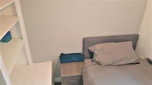 Single Bedroom In Withington M20 1 Single Bed, RM4客房内的一张或多张床位