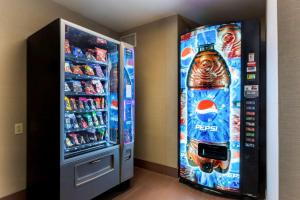 安大略安大略司丽普酒店的出售一瓶苏打水的自动售货机