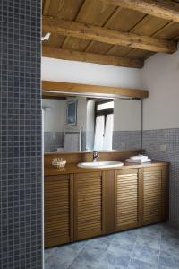 伊尔瑞雷德尔阿巴匝酒店的一间浴室