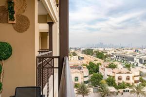 迪拜Ultimate Stay / 2 Beds / Madinat Jumeirah Living的市景阳台