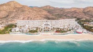 圣何塞德尔卡沃Marquis Los Cabos, an All - Inclusive, Adults - Only & No Timeshare Resort的海滩上酒店空中景色