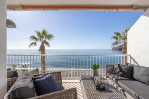 拉海瑞德拉Modern luxury beach Penthouse的海景客厅