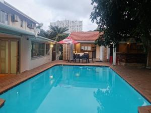 Africatamna Self Catering House内部或周边的泳池