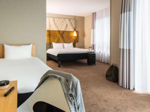 布鲁塞尔布鲁塞尔市中心南站宜必思酒店的酒店客房 - 带两张床