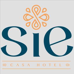 莱瓦镇Sie Casa Hotel的带有字母和结的酒店标志