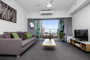 ZEN CITY & SEA Executive 1-BR Suite in Darwin CBD的休息区