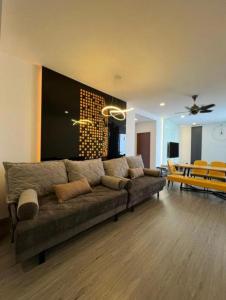 2BR Cozy Space with Living Room hosted by Genting Grandeur的休息区