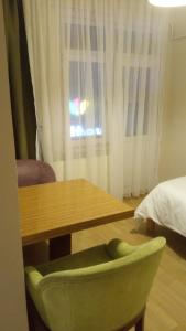 Grand ala otel konukevi客房内的一张或多张床位