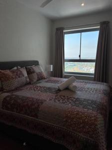 Above & Beyond (21st floor two bedrooms apartment)平面图