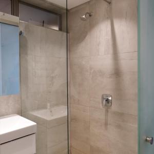 117 on Strand - Luxury Apartments的一间浴室