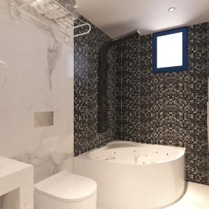 佩基罗德鹰巢度假屋的带浴缸和卫生间的浴室。