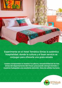 基布多Etnias Hotel tematico的卧室的床位广告