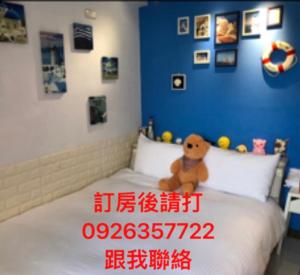 台北西门町Jacky的家的睡在床上的泰迪熊