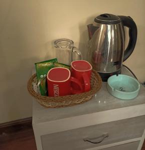 加德满都Nirvana Kuti的茶壶,茶壶,茶杯,水壶