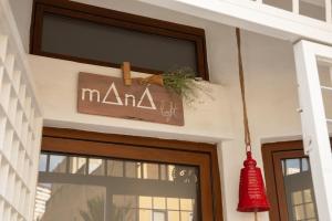 阿利坎特Maná Loft Apartamento original en el centro de Alicante的餐厅门口的标志