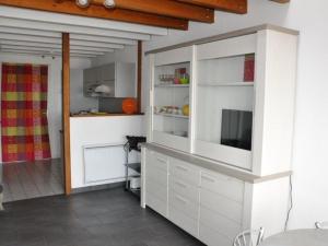 Appartement Perros-Guirec, 1 pièce, 4 personnes - FR-1-368-75的厨房或小厨房